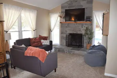 Image de Pondview Paradise, Cozy home with pool and pond on 8 acres
