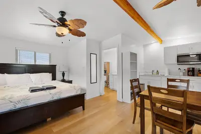 Image de Ocean Front Extra Large Studio Sleeps 7 w Sofa Bed