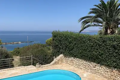 Image de Armorel Gold is a beautiful villa and studio in a fabulous location.