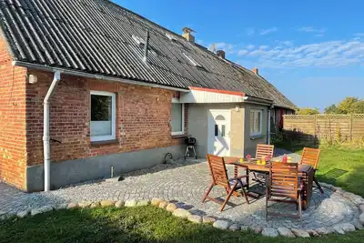 Image de \"Haus Landgang\" for nature lovers, close to the beach, quiet, with a large garden