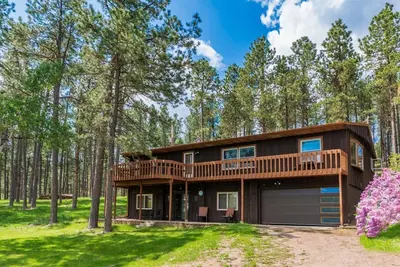 Image de Cabin with Hot Tub | 4 Bed, 3 Bath