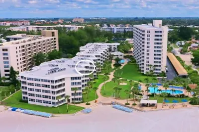 Image de 2 Br/2 Ba Beachfront Condo on Siesta Key