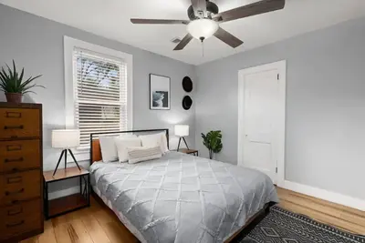 Image de Modern Charleston Bungalow