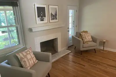 Image de Bright 3-bedroom bungalow 1. 3 miles from Ross-Ade