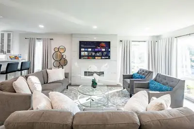 Image de Sparkling Pool! 5 Bedroom 3 Bath Plus Game Room