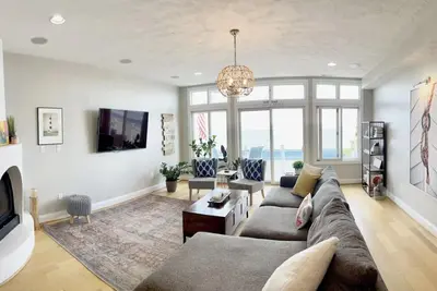 Image de Bayfront Home w/Hot Tub