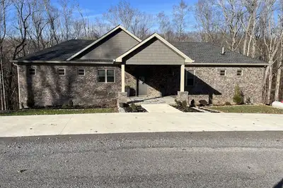 Image de Spacious 5\/3 Screened Porch And Patio, Lake View