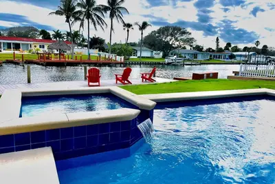 Image de Heated Pool and Spa-3b/2b Waterfront on Canal close to the Beach