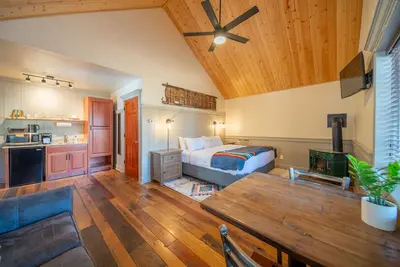 Image de Shasta View Lodge - Cabin 1