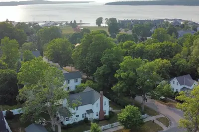 Image de Spacious Cottage- walk Downtown- Boat Charter!