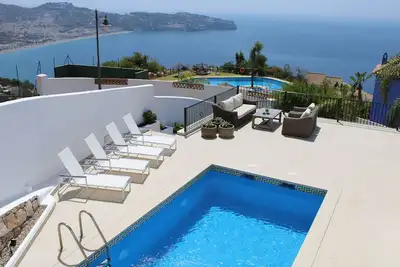 Image de Fabulous 6 bed villa with stunning views and pool