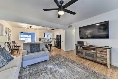 Image de Downtown Gilbert Home w/ Fenced Yard & Fire Pit!