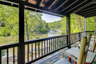 Image de 'The River Rest' Ellijay Cabin w/ Hot Tub!