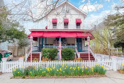 Image de Newly Renovated - 9 Bedroom Rental - Sleeps 25