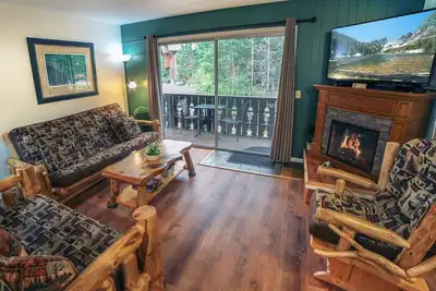 Image de One Bedroom Condo only Steps from Fall River