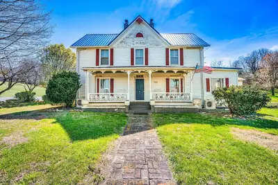 Image de Modern Farmhouse with Cottage
