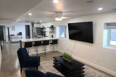 Image de Bright Charm Basement in Arvada | Hilltop Hideout