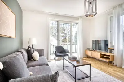 Image de Sunny Erlenbach 3. 5 Room w/ Storage, 3 min to Market, by Blueground