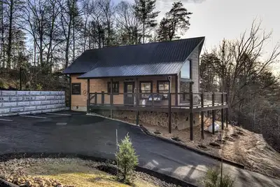 Image de Brand New! View! Location! Just listed