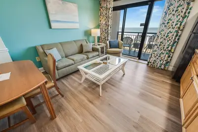 Image de Low Floor, Direct Oceanfront Beautiful 1br, Pools!
