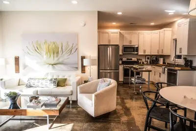 Image de Suite at Gathering Barn - luxury in the mountains, by Buffalo Mountain Getaway