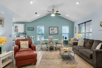 Image de Pet Friendly Beach Home, 2 Mins to Beach & Eastern Lake + Free Tickets!
