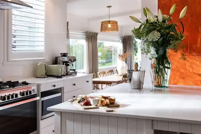 Image de Stockton House- light-filled retreat with art and unique flair