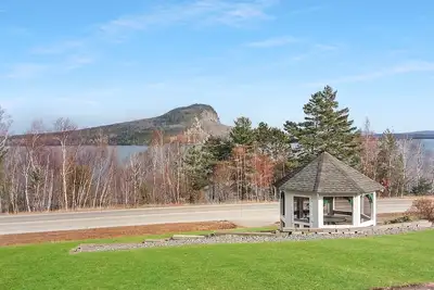Image de Cozy Condo with Views of Mt Kineo