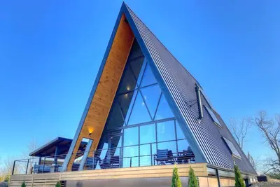 Image de Luxury 4 Bedroom A-Frame with Hot Tub