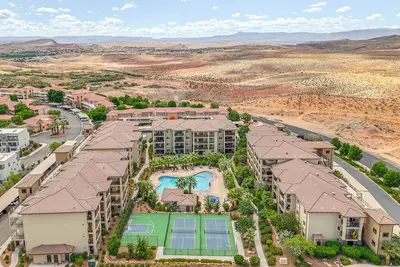 Image de Resort Pool & Hot Tub: Modern Condo in St George!