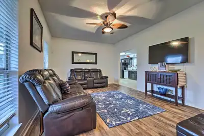 Image de Ocean Springs Home w/ Sunroom ~ 5 Mi to Beach