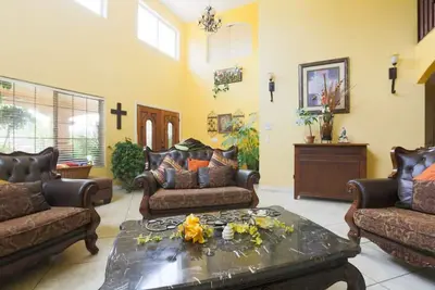 Image de Beautiful and Spacious Hacienda Ranch Home!