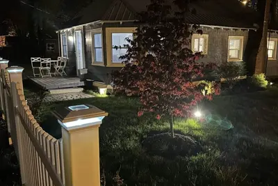 Image de Charming 2 bedroom cottage 2 blocks from lake