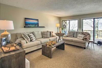 Image de Wintergreen Resort Condo: Walk to Ski Lift!