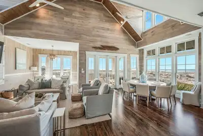 Image de 5br Designer Home with Gulf Views, Elevator + Beach Access | Pelican Pointe
