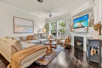 Image de Trendy Coastal Townhome - Centrally Located!