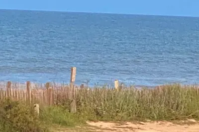 Image de Completely Remodeled Oceanfront 2/2 Condo