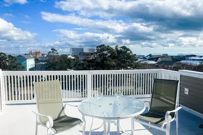 Image de Luxury home with Private Elevator & Roof Top Deck