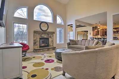 Image de Pool & Furnished Patio: Group Getaway in Hershey