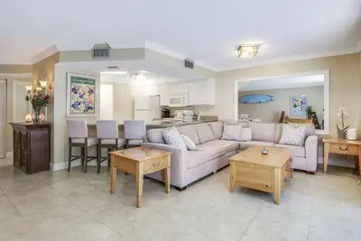 Image de 5min Walk to Jupiter Beach From this Cozy Condo
