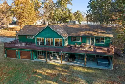 Image de Shared Hot Tub, Pool & Dock: Lakefront Grove House