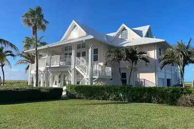 Image de Lux House West End, Old Bahama Bay Resort