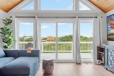 Image de Swing and Surf Retreat