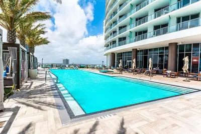 Image de \"Luxurious 2-bedroom oasis at Lyfe Resort with spectacular views