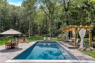 Image de New Luxe Family Retreat in Perfect Location Moments From The Beach