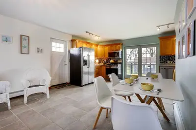 Image de Comfy Tiverton Home Near Newport & Beaches!
