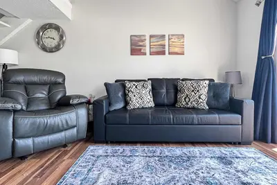 237 Beautiful deck view, close to strip and Marina