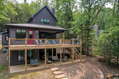 Image de New Construction Lakefront Home with Private Dock, Fire Pit, Hot Tub