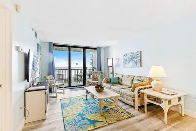 Image de Ocean View with a beachfront pool at Ocean Trillium Condo ~ #204