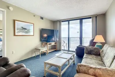 Image de Ocean View with a beachfront pool at Ocean Trillium Condo #504